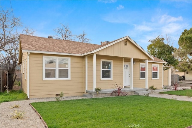 812 Toomes Ave, Corning, CA 96021 - bungalow featuring a front lawn, covered porch, roof with shingles, and fence