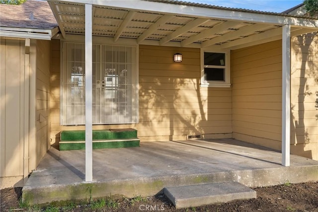 812 Toomes Ave, Corning, CA 96021 - property entrance featuring elevator