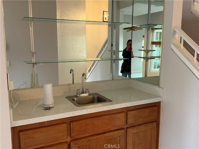 bar featuring a sink and ceiling fan