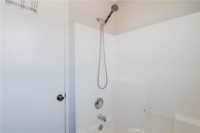 bathroom with tub / shower combination