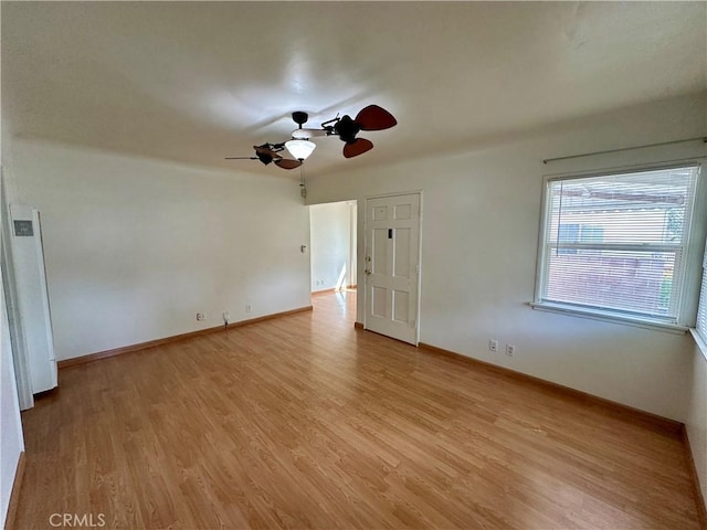 unfurnished room with light wood-type flooring, ceiling fan, and baseboards