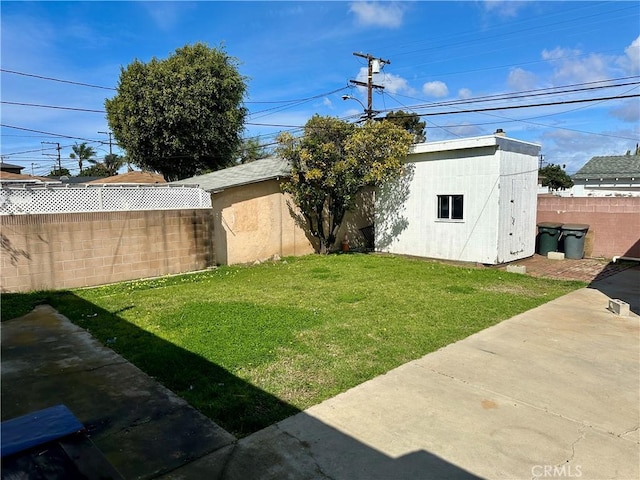 view of yard featuring an outbuilding and a fenced backyard