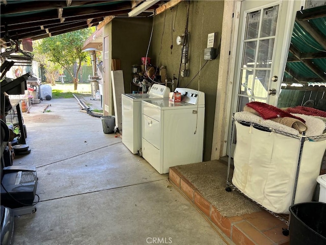 view of patio / terrace with washing machine and clothes dryer