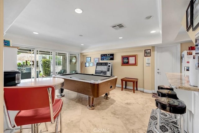 rec room featuring visible vents, recessed lighting, baseboards, and pool table