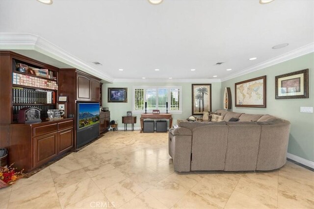 living area featuring recessed lighting, baseboards, visible vents, and ornamental molding