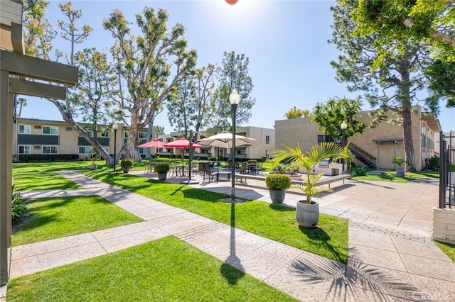 view of community with a lawn and a residential view