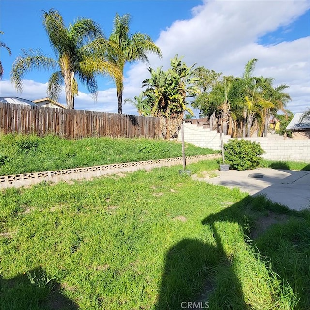 view of yard featuring fence