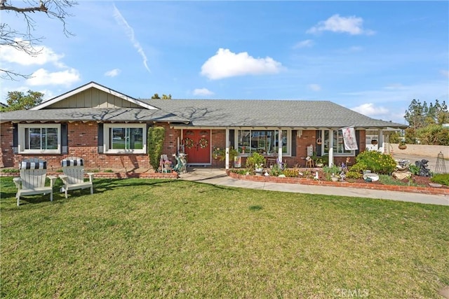 single story home featuring brick siding and a front lawn