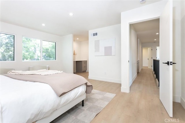 bedroom with light wood-style flooring, visible vents, baseboards, and recessed lighting