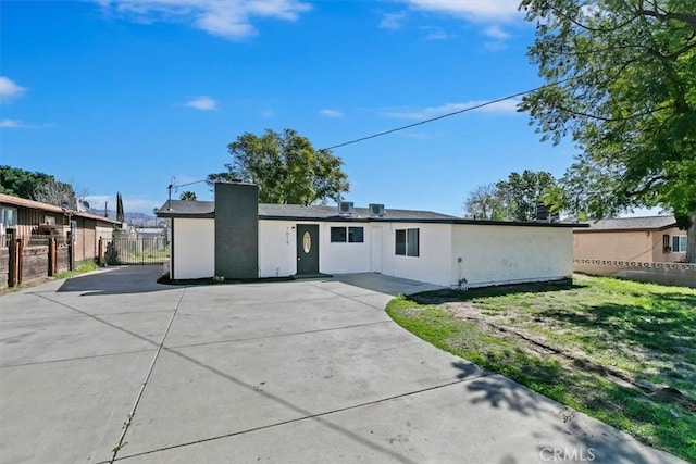 view of front facade featuring fence and stucco siding