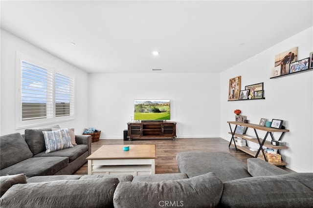 living room with visible vents, baseboards, wood finished floors, and recessed lighting