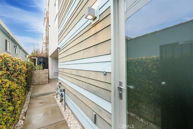 1923 N Gower St, Los Angeles, CA 90068 - view of side of home