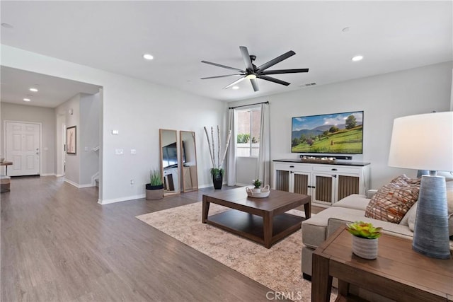 living area with baseboards, wood finished floors, a ceiling fan, and recessed lighting