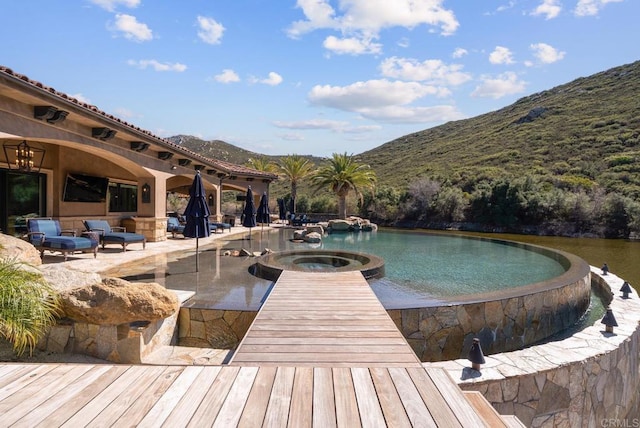 4065 Via Palo Verde Lago, Alpine, CA 91901 - view of pool featuring an in ground hot tub, a patio, and a mountain view