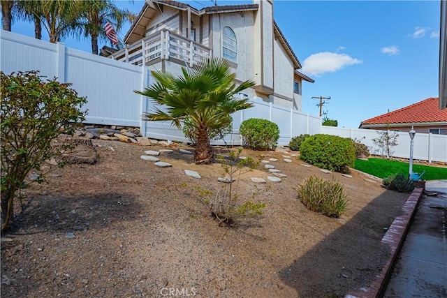 view of yard featuring a fenced backyard