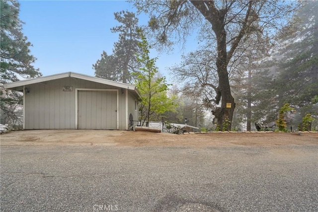 30919 Valley Oak Dr, Running Springs, CA 92382 - view of side of home