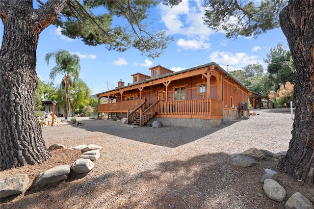 view of front of property featuring covered porch