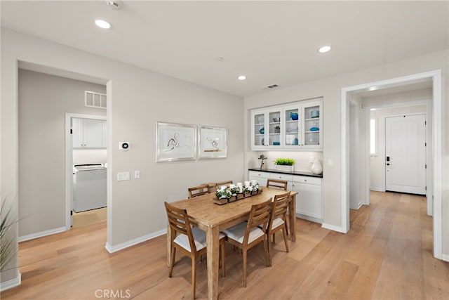 dining room with baseboards, visible vents, washer / clothes dryer, light wood-style floors, and recessed lighting