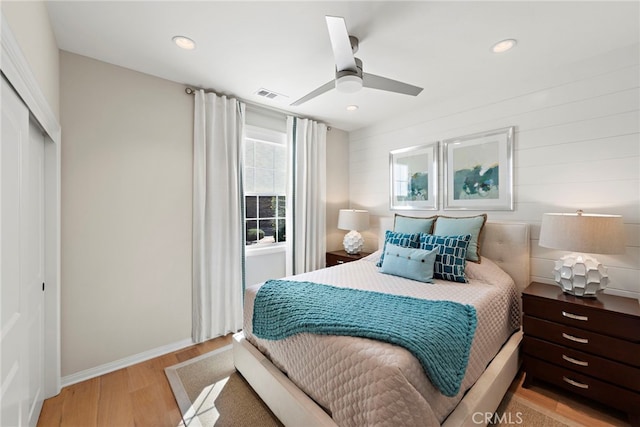 bedroom with light wood-style flooring, visible vents, baseboards, and recessed lighting