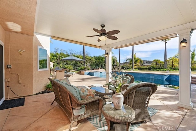 sunroom / solarium featuring a ceiling fan