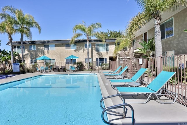 view of swimming pool featuring fence