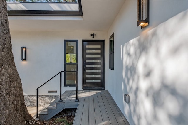 entrance to property with stucco siding
