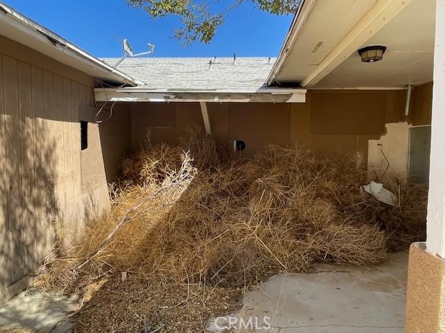 details featuring crawl space