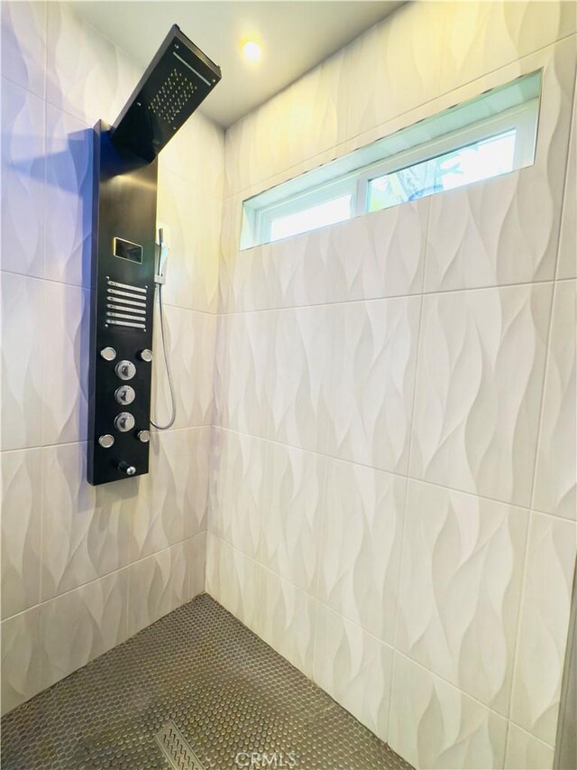 bathroom with a tile shower