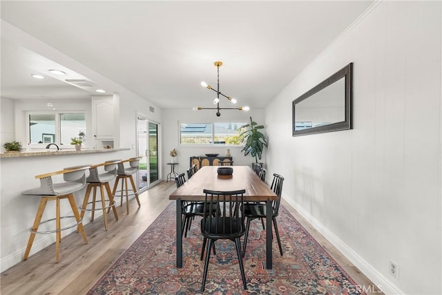 dining room featuring recessed lighting, visible vents, a chandelier, light wood-type flooring, and baseboards