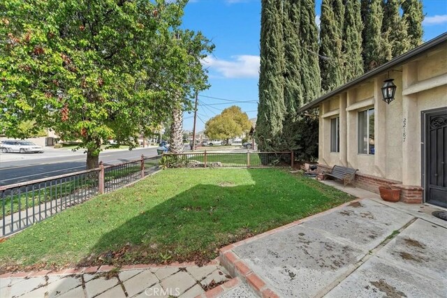 view of yard featuring fence