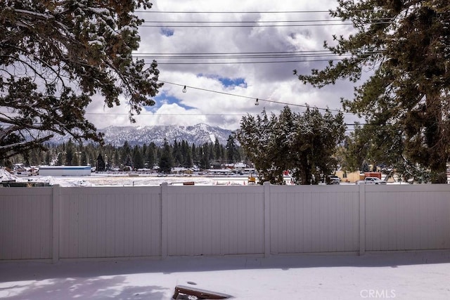 view of yard with fence and a mountain view