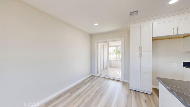 unfurnished dining area featuring light wood finished floors, recessed lighting, visible vents, and baseboards