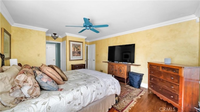 bedroom with crown molding, a ceiling fan, and wood finished floors