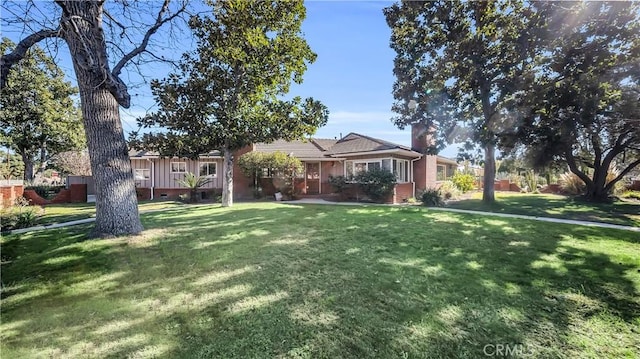 view of front of property featuring a front yard and crawl space