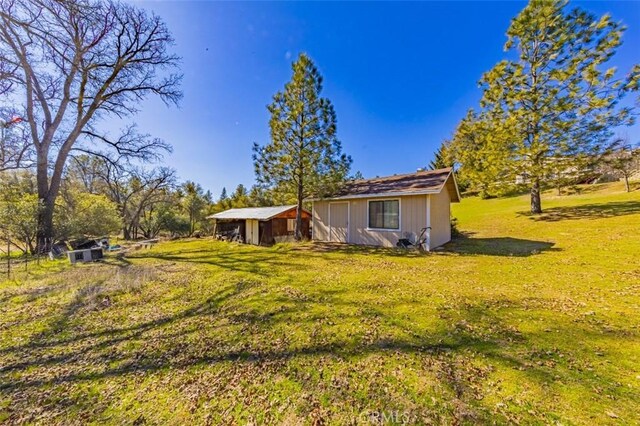 45544 Pine River Rd, Ahwahnee, CA 93601 - exterior space featuring an outbuilding
