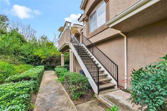 entrance to property with stucco siding