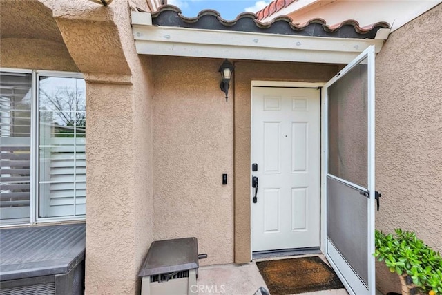 property entrance featuring stucco siding