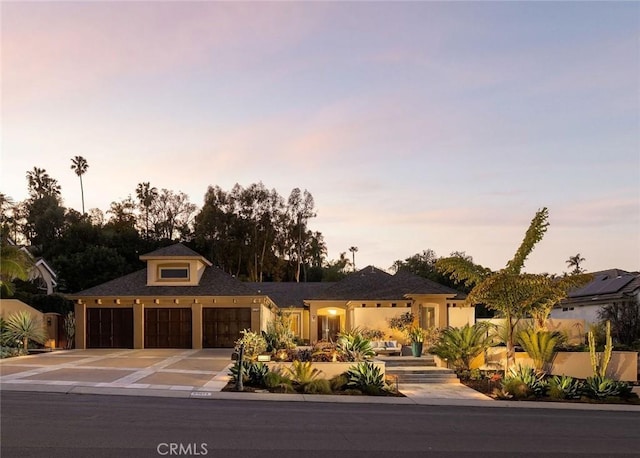 view of front facade with a garage and driveway