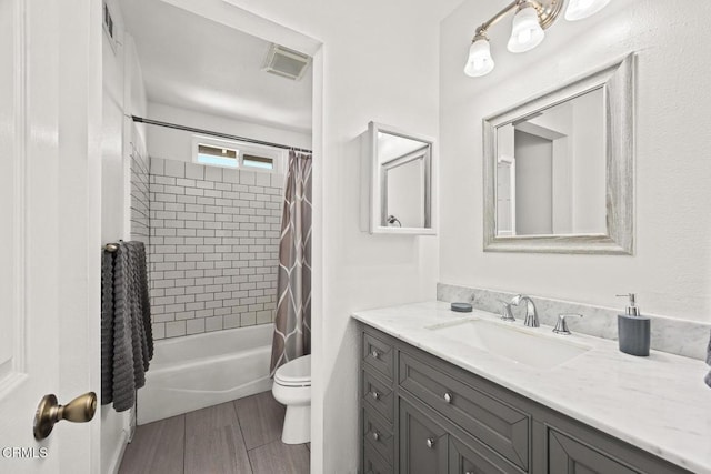 full bath featuring shower / bath combination with curtain, wood tiled floor, vanity, and toilet