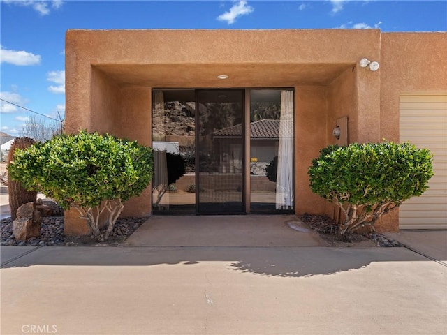 entrance to property with stucco siding