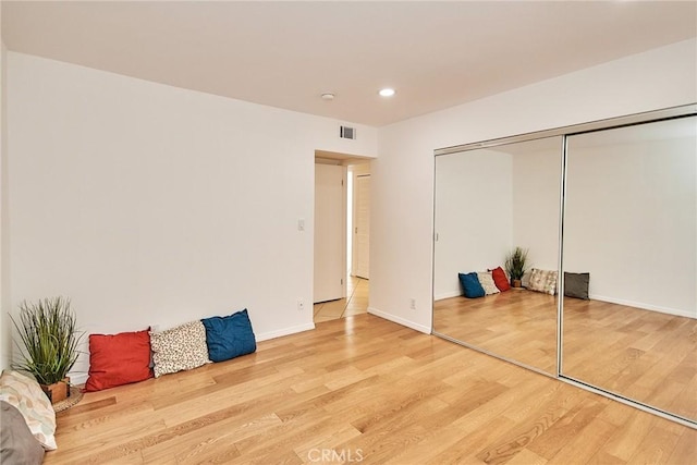 unfurnished bedroom with visible vents, baseboards, light wood-type flooring, a closet, and recessed lighting