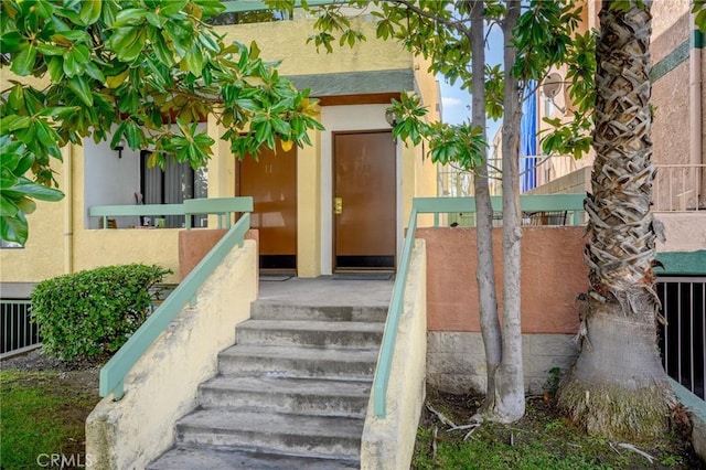 property entrance with stucco siding