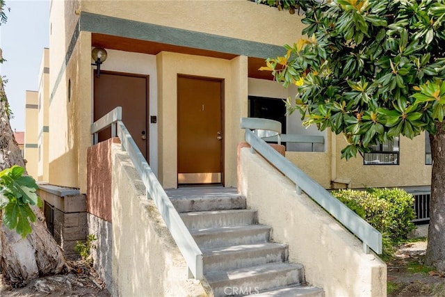 property entrance featuring stucco siding