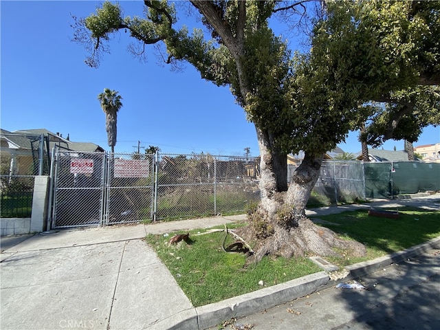 Listing photo 2 for 1165 N Berendo St, Los Angeles CA 90029