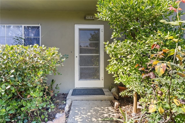 entrance to property with stucco siding