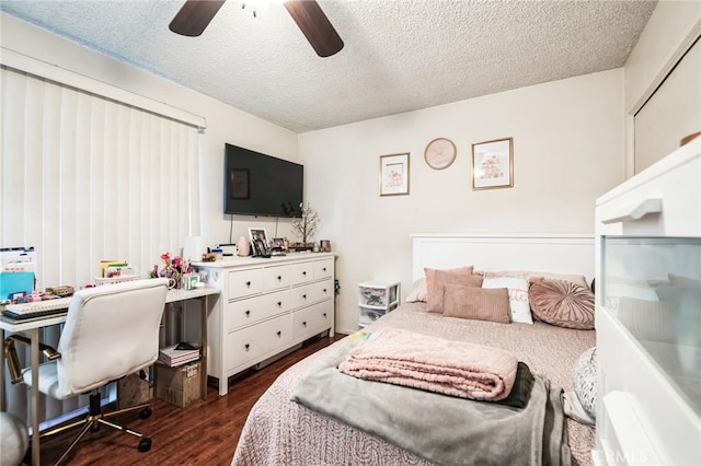 bedroom with a textured ceiling, ceiling fan, and dark wood-style flooring