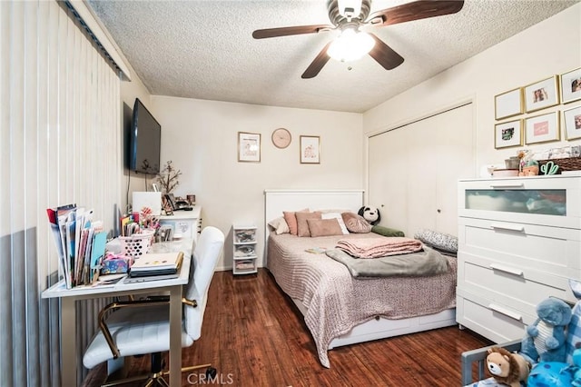 bedroom featuring a ceiling fan, a closet, a textured ceiling, and wood finished floors