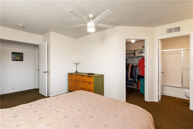 bedroom with a textured ceiling, ceiling fan, carpet floors, visible vents, and a closet