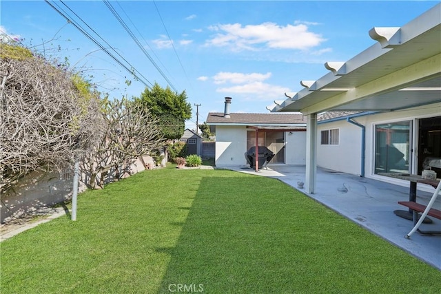 view of yard featuring a patio area