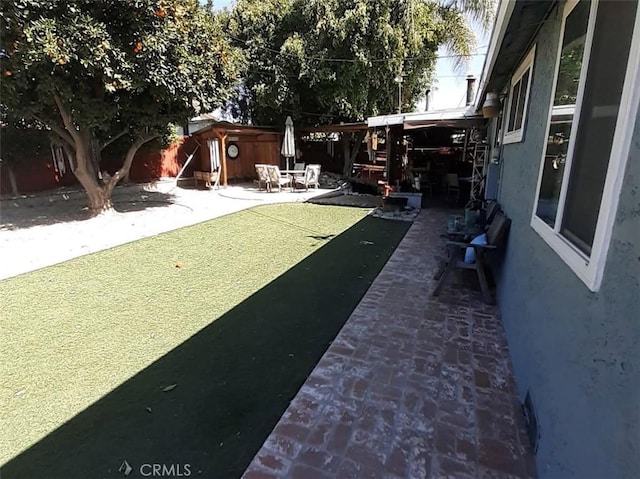 view of yard with a patio area